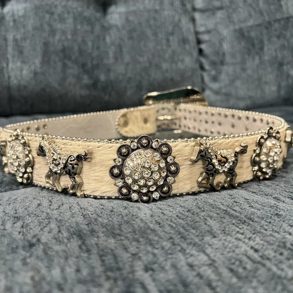 Woman Dazzling Belt with Horses White Leather Incredible Detail